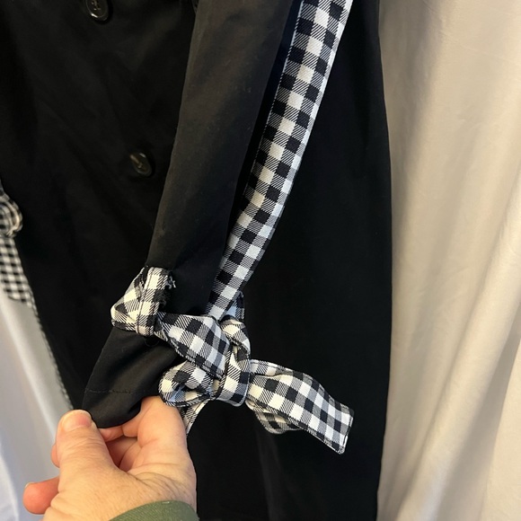klesis Elegant Black Trench Coat with Gingham Accents M/L - Picture 7 of 7
